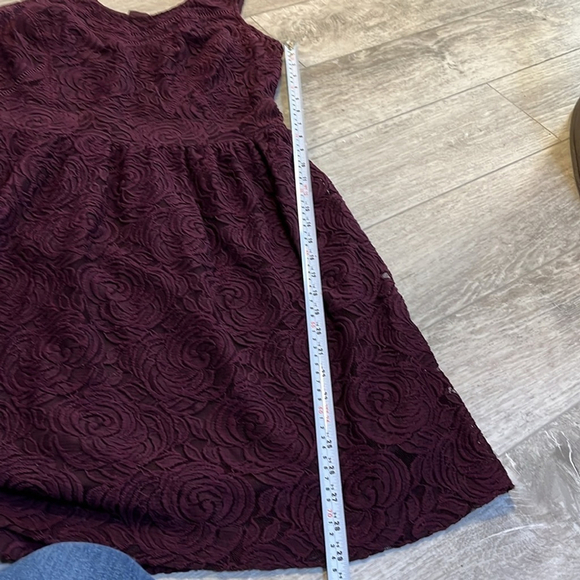 VINTAGE Sleeveless Lace Dress, Rose Motif, Burgundy Wine Merlot Plum, Size 12-14 - Picture 11 of 14